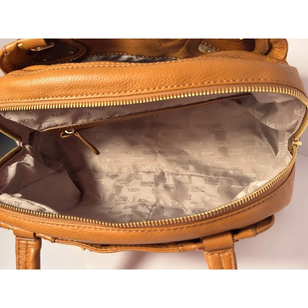 Michael Kors leather shoulder bag with 3 main sections 4 slip, 2 zip pockets EUC